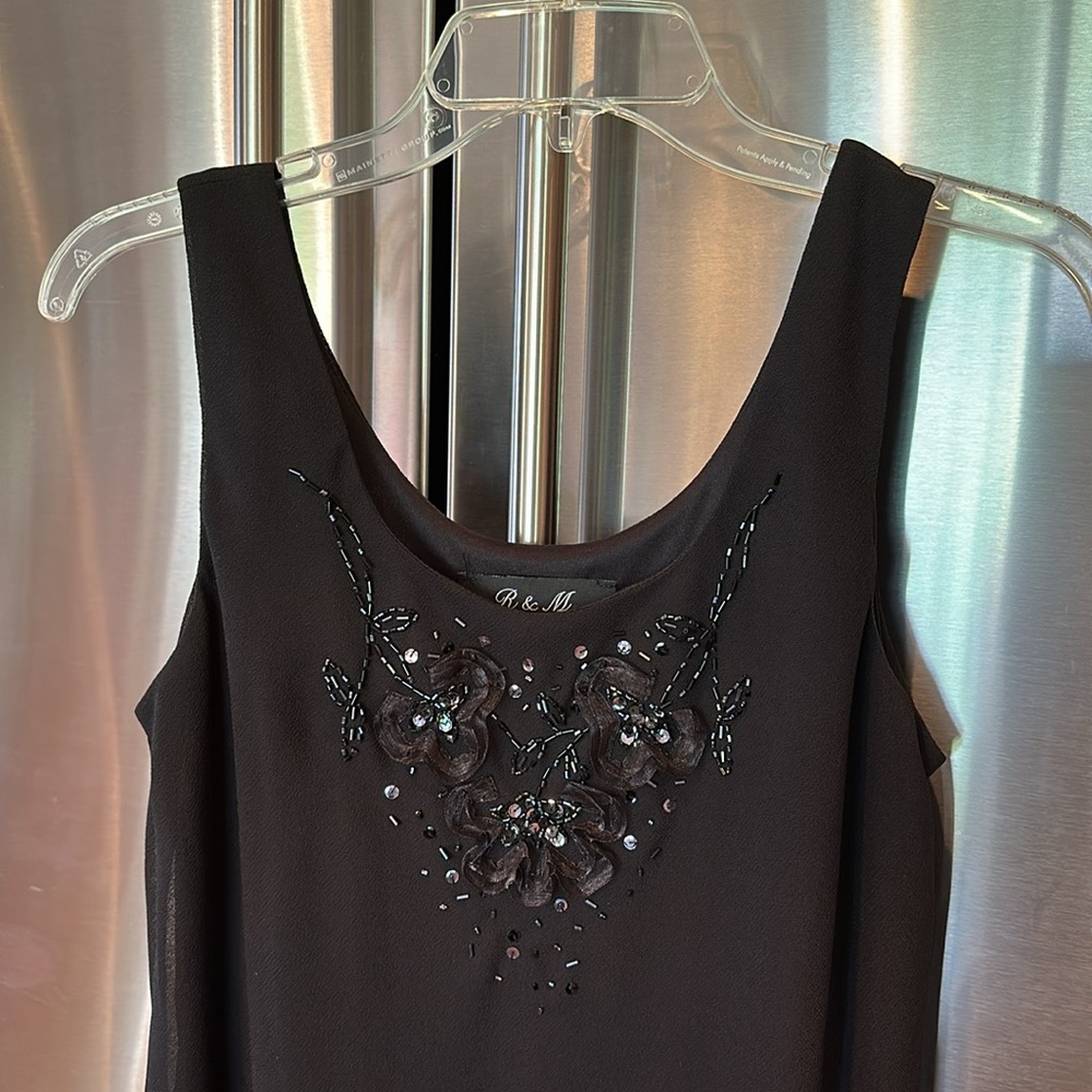 Elegant Black Dress with Sequin/Ribbon/Beaded Floral Embellishments - Picture 3 of 9